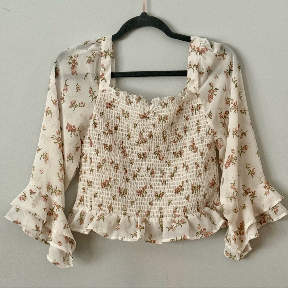 💥Derek Heart Ivory Floral Smocked Blouse